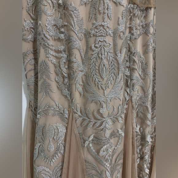 Dress - Picture 2 of 2